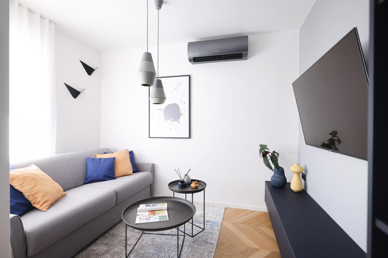 Apartment 11 11 *