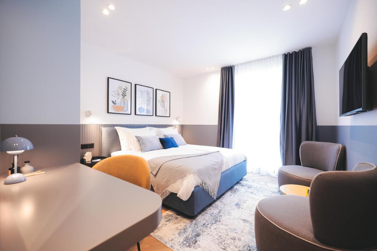 Apartment 11 11 *